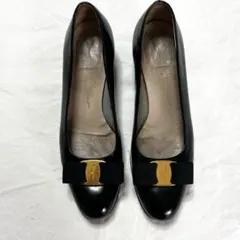 フェラガモ ヴァラ パンプス 黒 7C 約24cm
