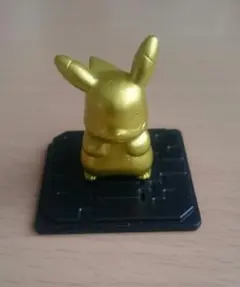 ポケモン フィギュア ゴールド ピカチュウ