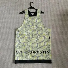 花柄エプロン クロスバックデザイン 約80cm　表は花柄　裏は黒のリバーシブル