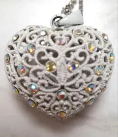 ラインストーン　ハート型ペンダント付　ネックレス　アクセサリー　ジュエリー