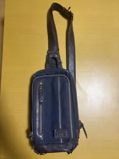 Lee ボディバッグ ネイビー