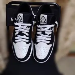 ナイキエアジョーダン1ロー オメガ ブラック/ホワイト スニーカー ローカット