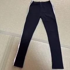 140cm キッズ ブラック レギンス サイドストライプ