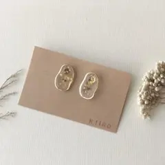 新作【no.61】黄色いかすみ草とパールのゴールドフレームハンドメイドイヤリング