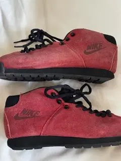 NIKE エアマグマ　23.5㎝