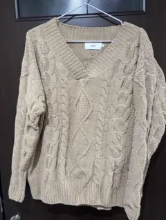 美品　ケーブルVネックニット　アズール