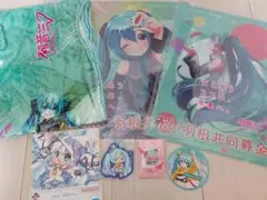 初音ミク　雪ミク 赤い羽根共同募金 缶バッジ　4種セット 初音ミク 赤い羽根共同募金 缶バッジ 北海道限定 - メルカリ