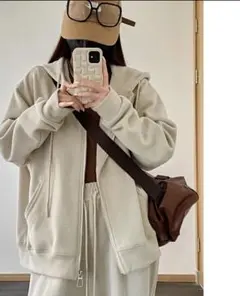 クリームフード付きスウェットジャケットとブラウンキャップセット5点セット