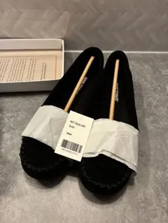 MINNETONKA ブラック フラットシューズ 24.0cmのサムネイル
