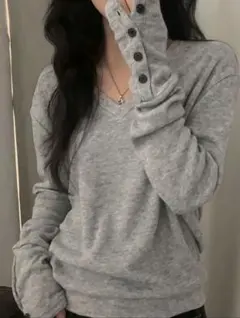 SHEIN Vネックニット グレー 袖ボタン