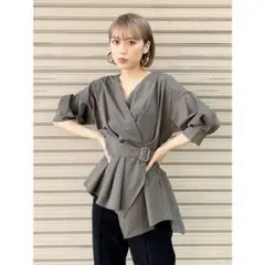 MURUA カシュクールペプラムシャツ　モカ　ウエストベルト付き　ラップスタイル