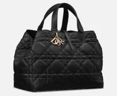 ブラックキルティングハンドバッグ