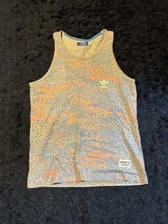 adidas パターンタンクトップ