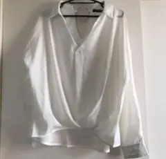 SPRAY PREMIUM Vネックホワイトシャツ