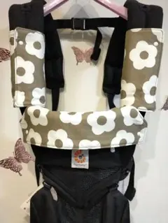 Nー㉟花柄　黒　抱っこ紐　よだれカバー＆首回りカバー　エルゴ対応　ベビー