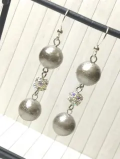 51ハンドメイドピアス/イヤリング　グレーコットンパール