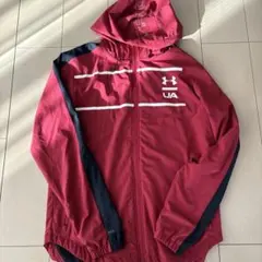 Under Armour 赤 MD フード付きウィンドブレーカー