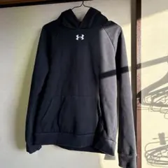 Under Armour 黒 フード付きパーカー