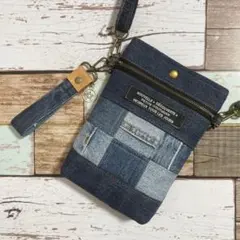 デニムリメイク　スマホポシェット　　　星柄　ストラップ付き　パッチワーク