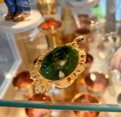 ヴィンテージ 天然石 ペンダントトップ ゴールドカラー 深緑 アンティーク調