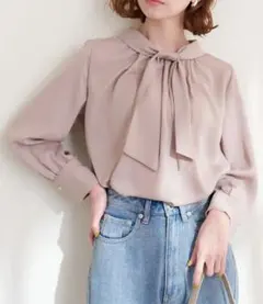 新品natural couture 袖口パールノット結びボータイブラウス