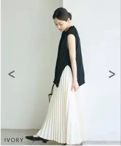 値下げ⭕️新品✨【BASEMENT online】サテンプリーツスカート白のサムネイル