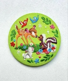 ディズニー　刺繍缶バッジ　バンビ