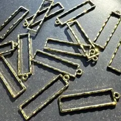 【１４個】チャーム　ゴールド　金属製　長方形　パーツ