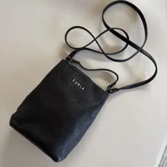 【FURLA】フルラ　レザー　ミニ　ショルダーバッグ　スマホポシェット　黒