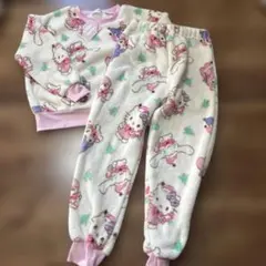 【新品】サンリオ　フリースパジャマ上下セット　130cm