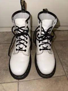 ドクターマーチン　8ホール　白