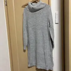 グレー パール装飾 タートルネックニットワンピースのサムネイル