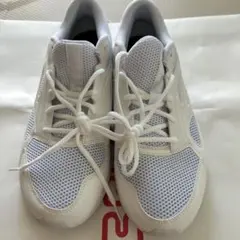 ミズノ　ホワイトメッシュ　スニーカー／ランニングシューズ　マキシマイザー 26