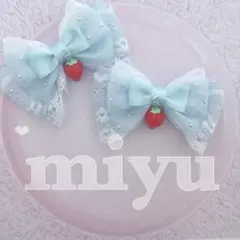 ヘアクリップ　ふんわりキラキラレース♡いちご　水色　ロリィタ　推し活　サブカル