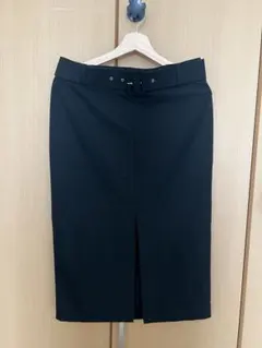ZARA スリット入りブラックペンシルスカート（ベルト付き）