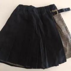 ブラックとチェック柄のプリーツスカート風