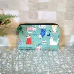 ねこ柄ポーチ　コスメポーチ　小物入れ　猫　ネコ