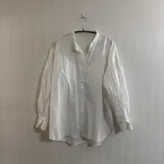 ホワイト 長袖シャツ ギャザー入り袖