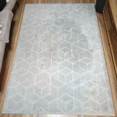 期間限定値下げ！LOWYA ロウヤ　幾何学模様　グレーの六角形模様ラグカーペット