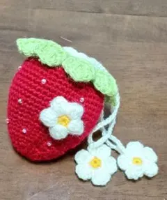 いちごポーチ　いちご　あみぐるみ　巾着袋　ハンドメイド