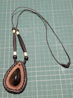 BEAMS PLUS 別注 MOTORATORY レザーネックレス ブラック - メルカリ