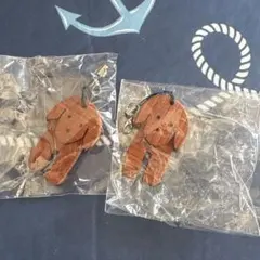【新品未使用】木製犬型キーホルダー2個セット