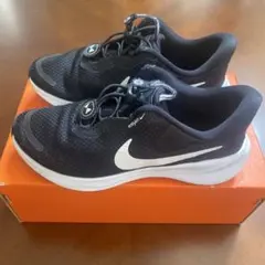 NIKE ナイキ レボリューション ランニングシューズ　22.5
