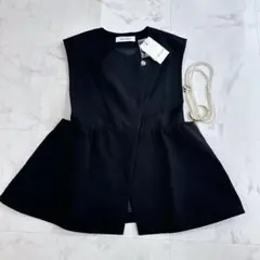 新品୨୧24 ウィムガゼットTHE PAUSE ペプラムジレ　ブラック