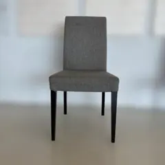 グレーのファブリックダイニングチェア