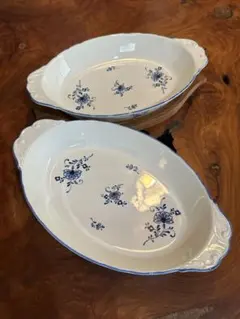 青白い花柄皿 4枚セット 中古 欠けありますニュー 青白い花柄皿 4枚セット 中古 欠けありますニュー