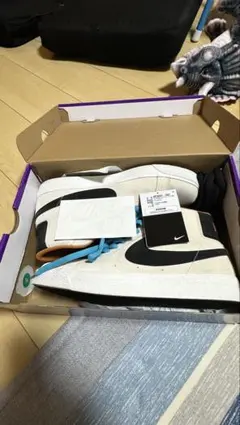 ナイキエスビーBlazer Mid ' スニーカー マルチカラー27.5㎝のサムネイル