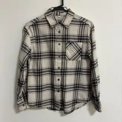 セシール　ビエラレギュラーシャツSサイズのサムネイル