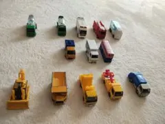 トミカまとめ売り 13台 ダンプカー・ブルドーザーなど