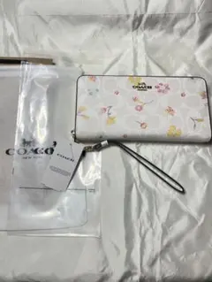 新品 COACH ホワイト花柄 長財布 クリスマス
